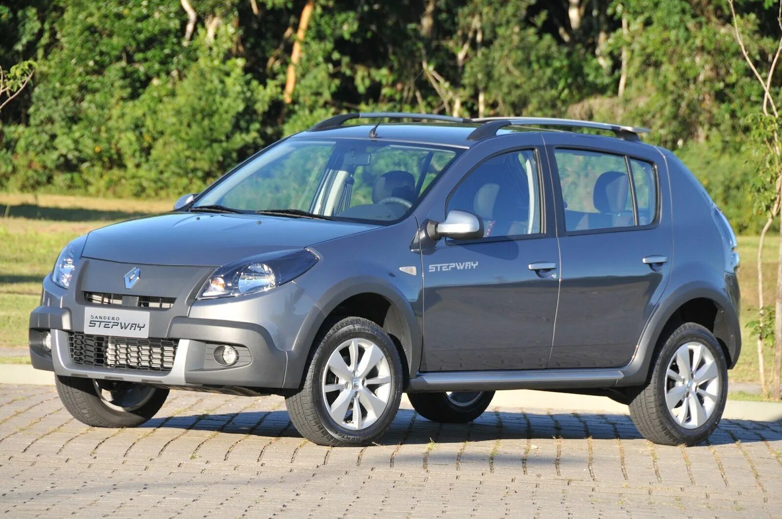 Купить новый Renault Sandero II Рестайлинг Stepway 1.6 CVT (113 л.с.) бензин вар