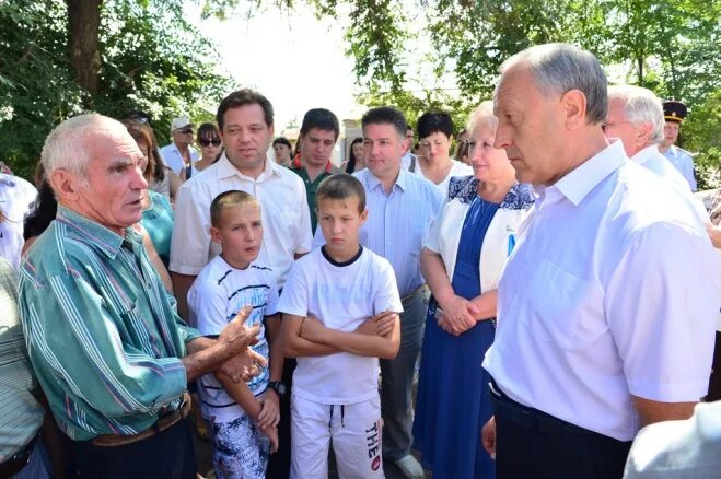 Погода в квасниковке энгельсского района. Квасниковка Энгельсский район. Школа села Квасниковка Энгельсского района. Юбилей школы с Квасниковка.