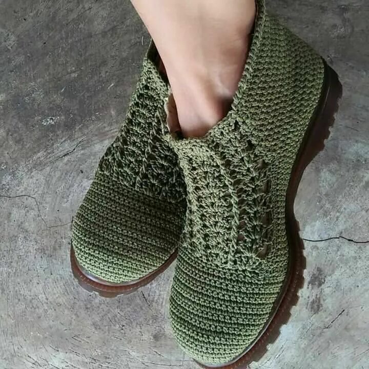 1000+ ideas about Crochet Shoes on Pinterest Crocheted Slippers ... in 2025 Croc