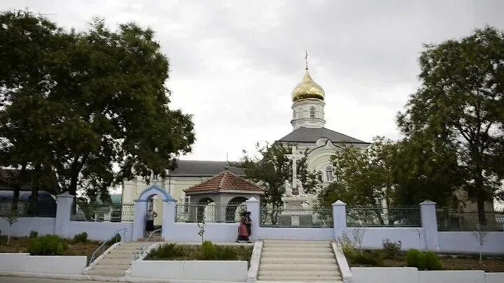 Конгаз. Храм святой троицы с конгаз. св. троицкой церкви села конгаз. церковь села конгаз. село конгаз молдова.