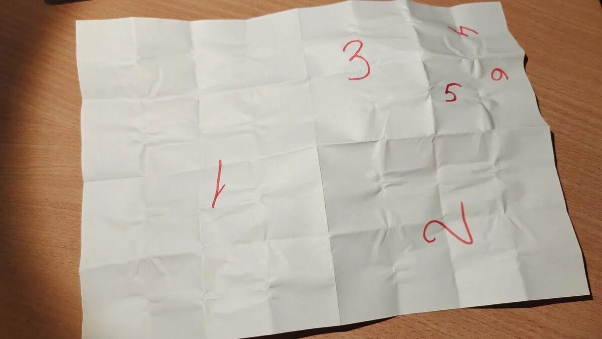 Ответы листы бумаги 2 по 5. Лист бумаги сложен в 3 раза. Лист бумаги сложенный в 4 раза. Сложенный лист основа. Сложенный лист бумаги вид сверху.