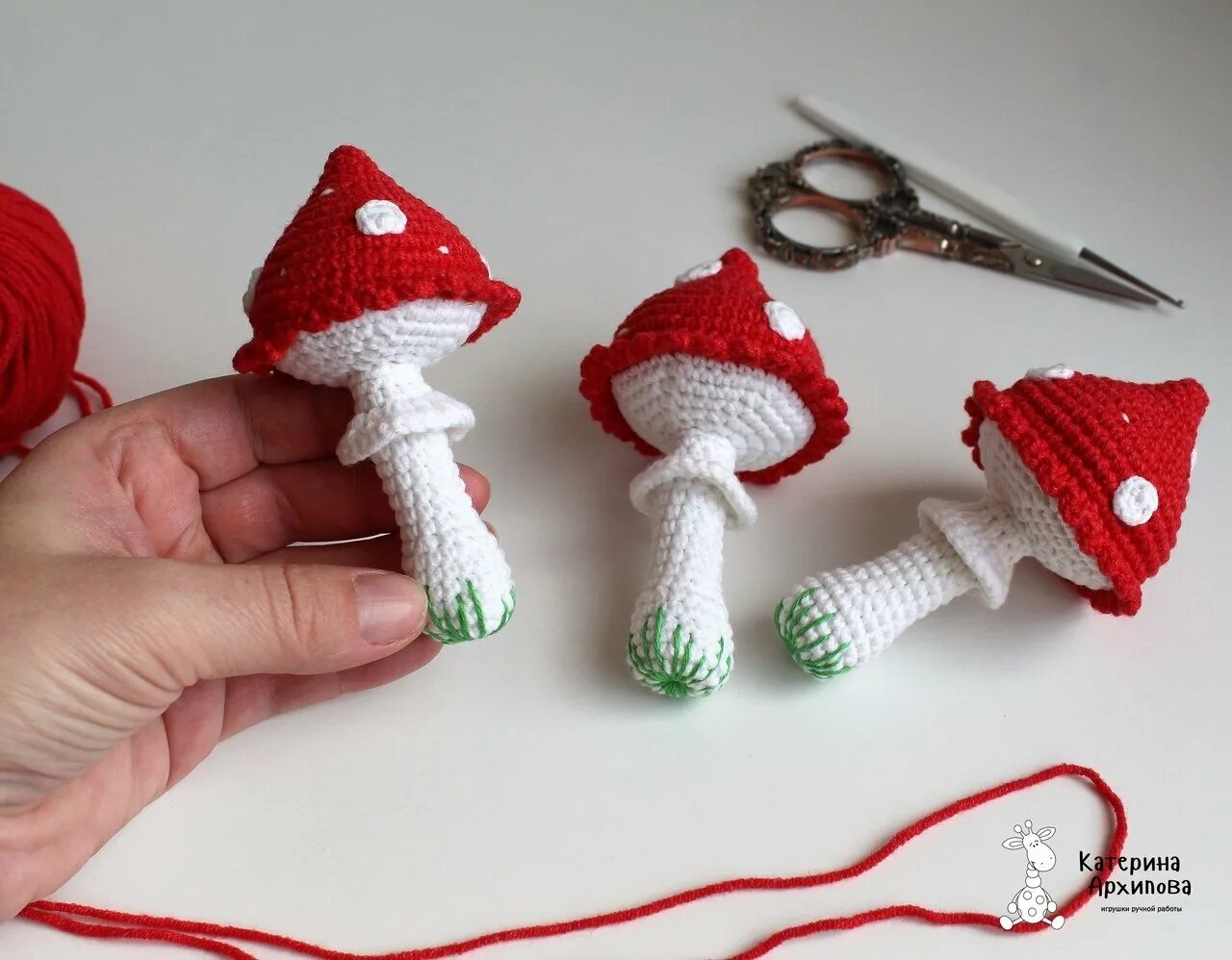 игольница мухомор амигуруми. игрушки амигуруми мухомор. связать мухоморчики крючком. Amigurumi мухомор. вязаные грибы крючком схемы и описание.