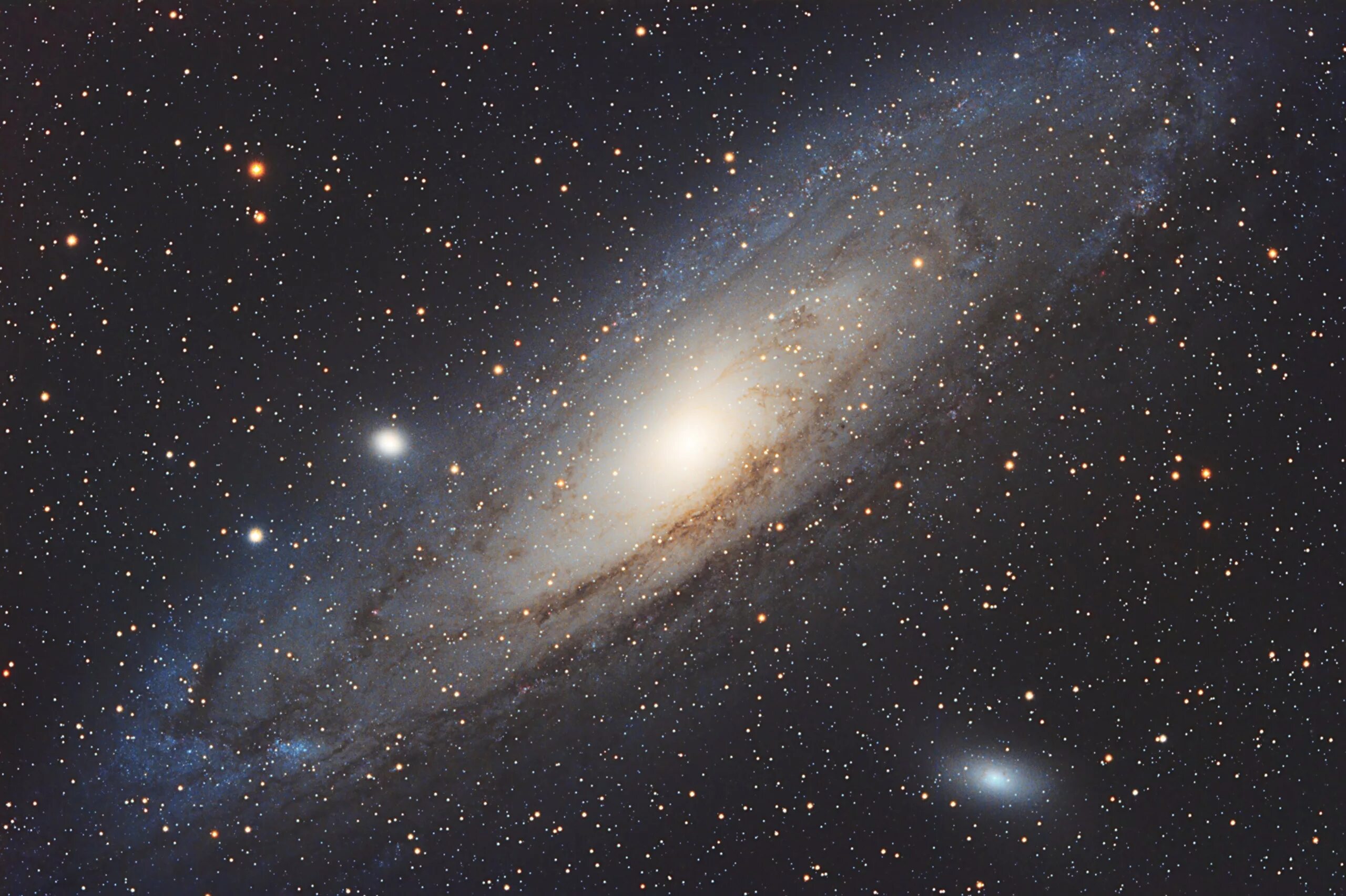 Ngc. Спиральная Галактика м 31 NGC 224. Галактика Андромеды m31. Туманность Андромеды m31. Андромеда Хаббл.