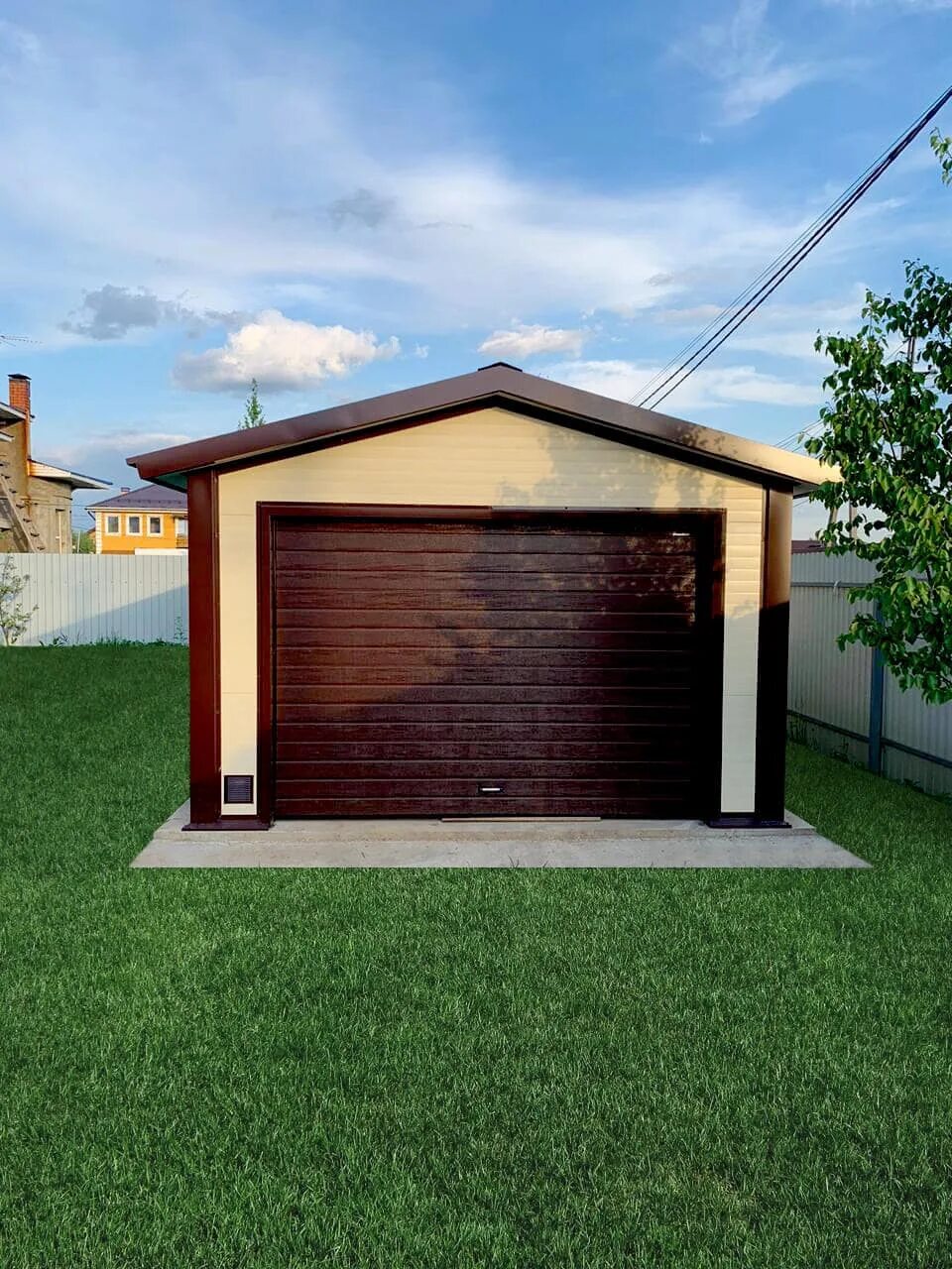 Быстровозводимый гараж. Гараж из сэндвич панелей doorhan. Гараж из сендвичных панелей. Гараж под ключ новосибирск. Тёплый гараж из сэндвич панелей.
