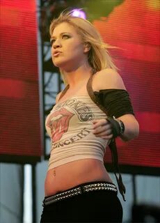 Slideshow kelly clarkson upskirt.
