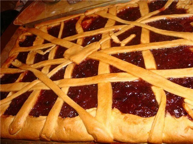 Красивые пироги из дрожжевого теста. Красивый пирог. Украшение открытого пирога с повидлом. Сладкие пироги из дрожжевого теста. Готовим пироги из дрожжевого.