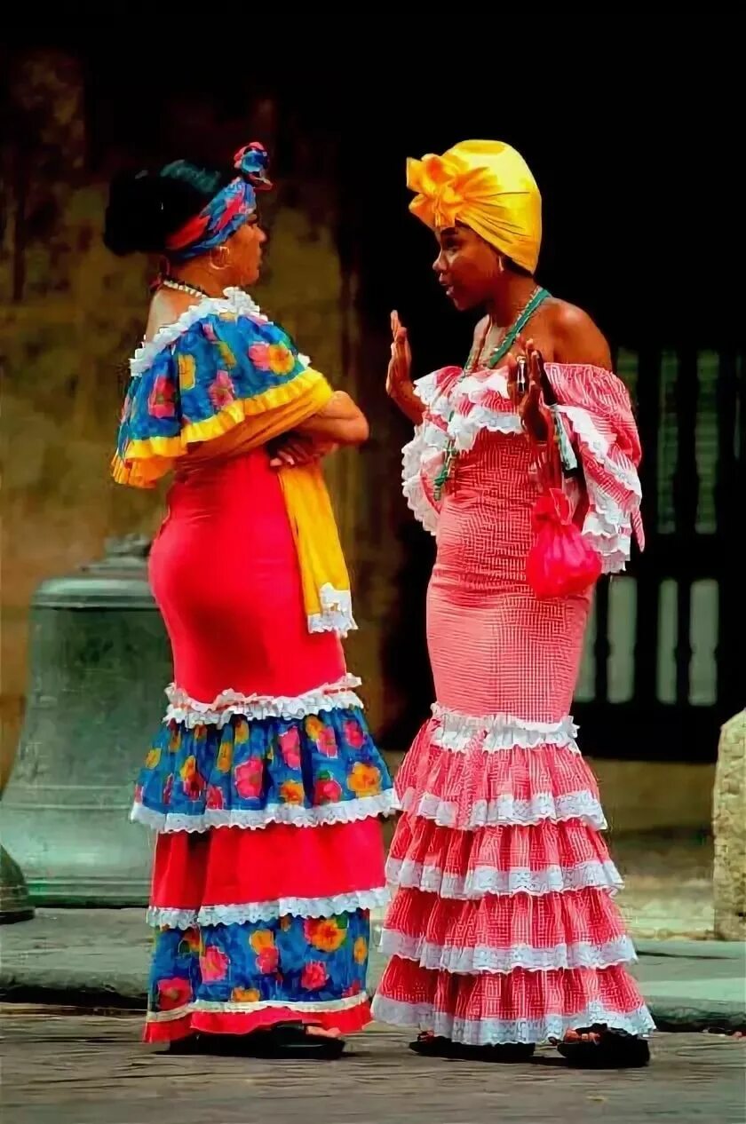 Кубинский национальный. Традиционный костюм кубинца. Платье в кубинском стиле. Кубинский костюм женский. Кубинский стиль в одежде.
