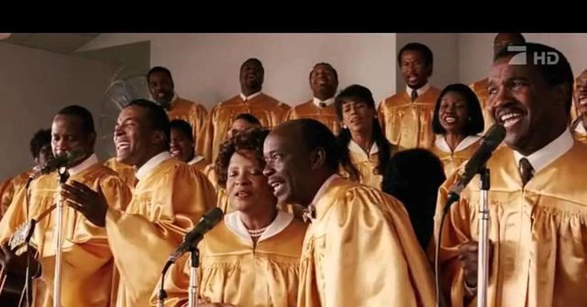 Госпел хор. Священник госпел. Хор афроамериканцев в церкви. Негритянки поют в церкви.