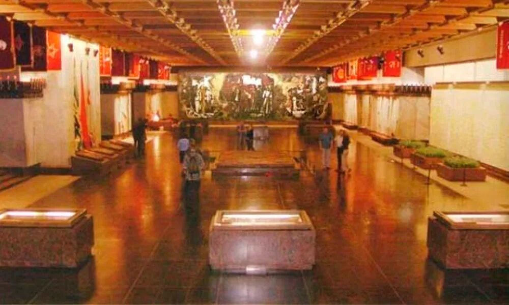 Памятный зал санкт петербург. Монумент героическим защитникам ленинграда подземный зал. Памятный зал монумента героическим защитникам ленинграда. Площадь победы санкт-петербург музей. Памятный зал санкт петербург.