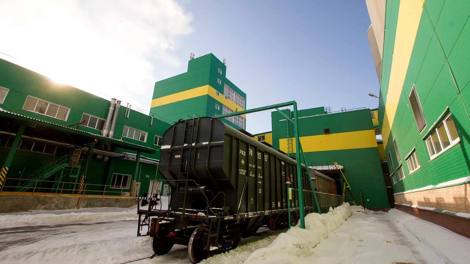 Литейный цех алюминиевого завода. Литейный цех русал. Завод bosch цех. Единственный завод по производству. Цех по производству электродов.