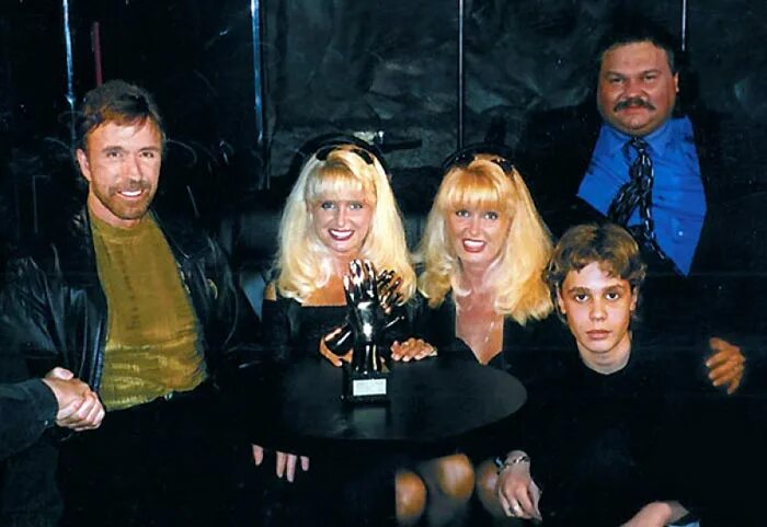 Сестры зайцевы 1972. Жизнь сестер зайцевых. Жизнь сестер зайцевых. Жизнь сестер зайцевых. Жизнь сестер зайцевых.