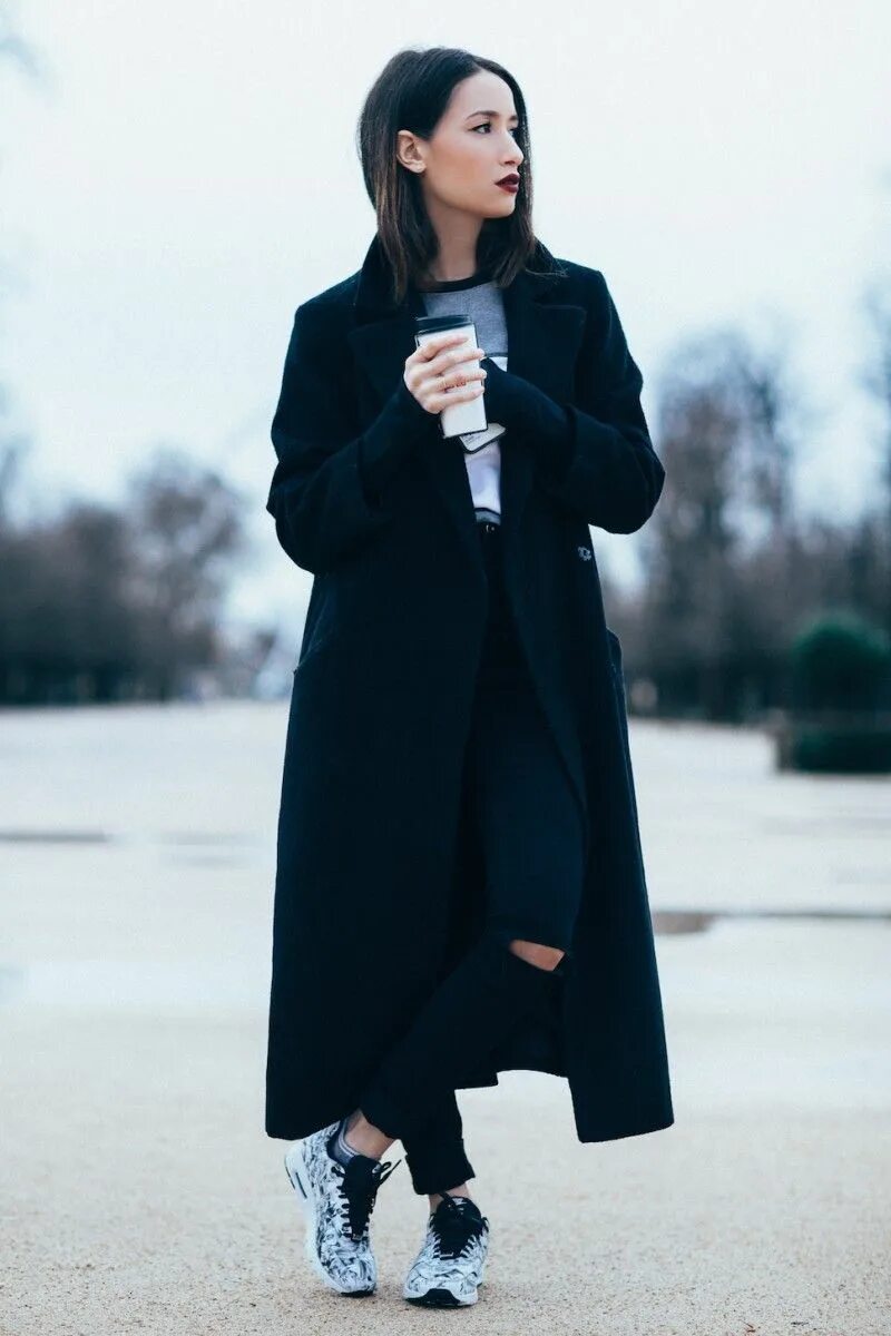 пальто приталенное женское. женщина в длинном пальто. длинное черное пальто. длинное пальто. длинное приталенное пальто.