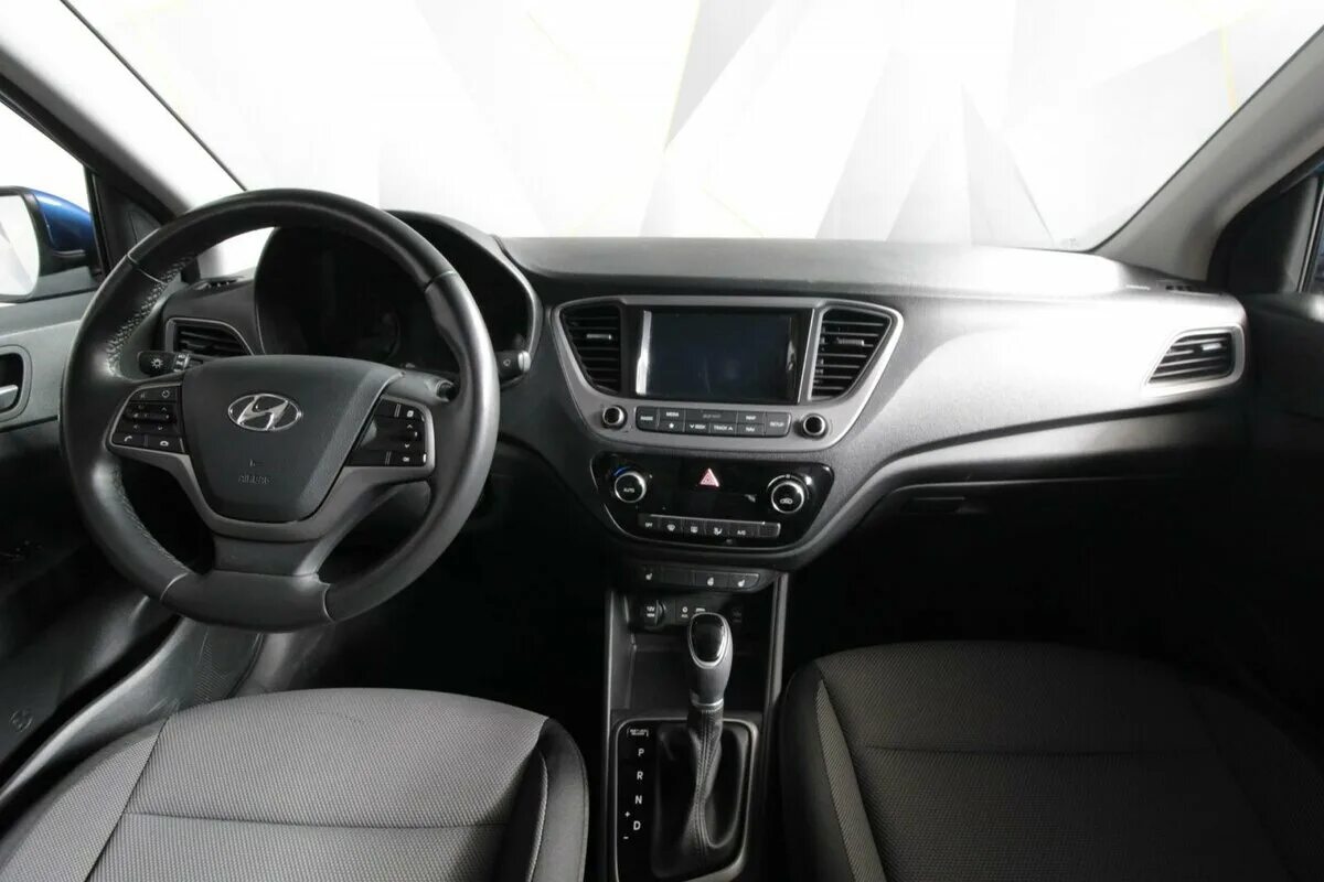 6. Hyundai solaris 2018. хендай солярис комплектации комфорт 1. салон машины хендай солярис 2019. хендай солярис 2022 красный.