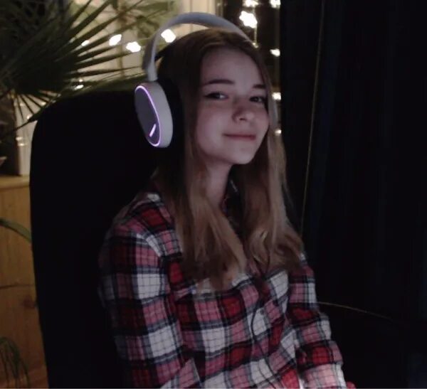 Стримерша lorinefairy. Lorinefairy. Lorinefairy. Лори твич. Аня степина lorinefairy.