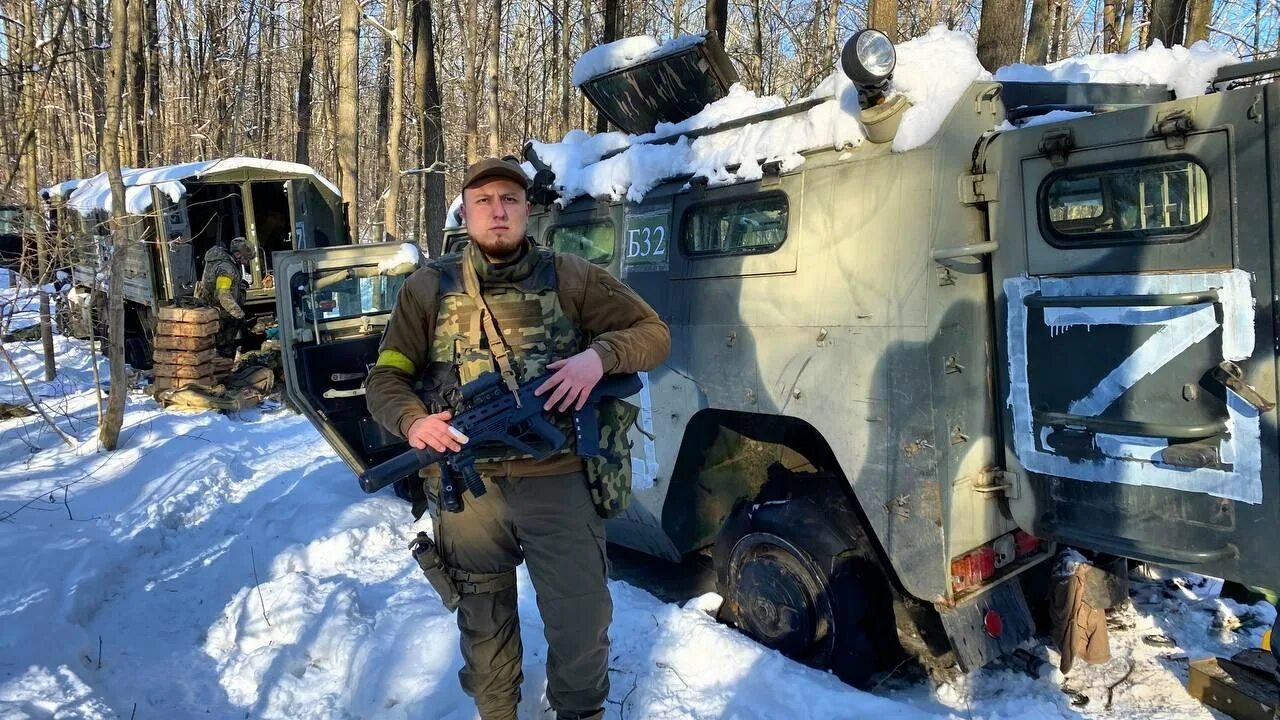 Мужчина 4 февраля. Украинская Военная техника. Украинские военные машины. Разбитая колонна вс РФ. Z на военной технике.