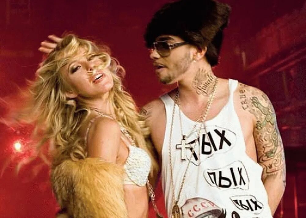 Танцуй со мной потанцуй со мной. Потанцуй со мной. Танцуй со мной потанцуй со мной. Девушка танцует танго. Парень и девушка танцуют.