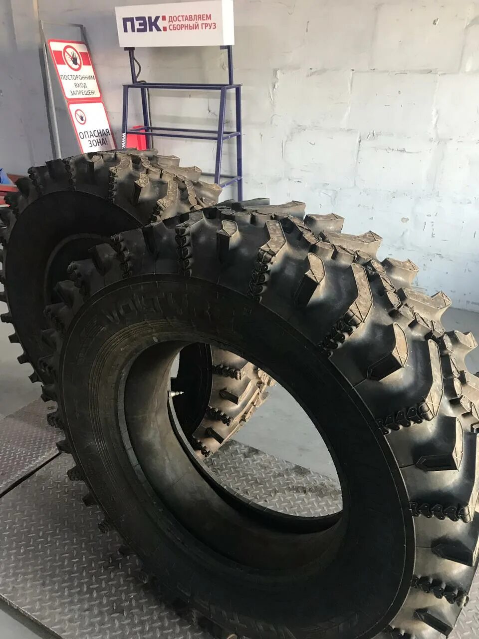 Шины 420/70 r28 модель я-428. Т 25 резина на задние колеса. 420/70r28. Шины 420/70 r28 модель я-428. Производители есть Voltyre и Medved..