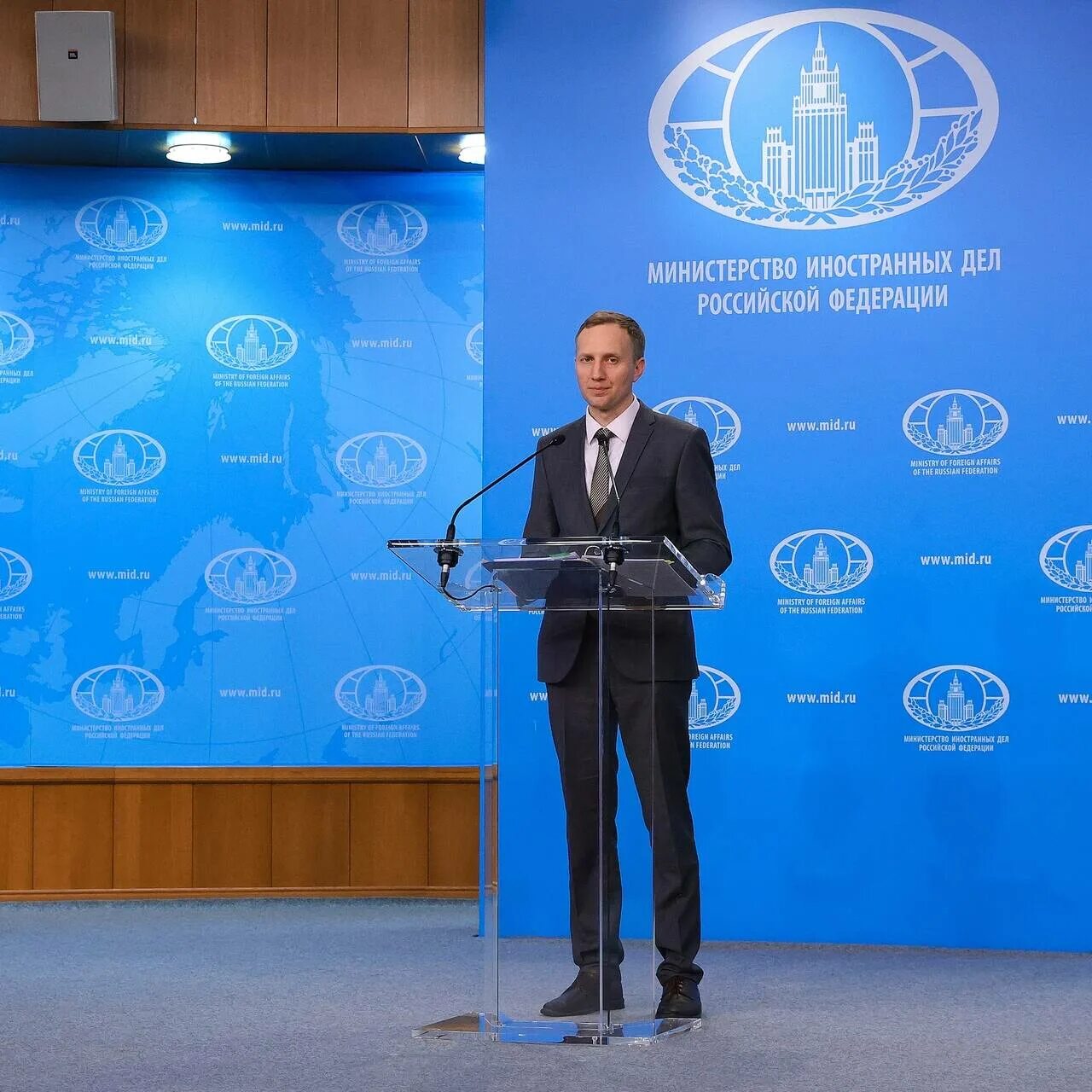 Служба в мид. Дип мид.