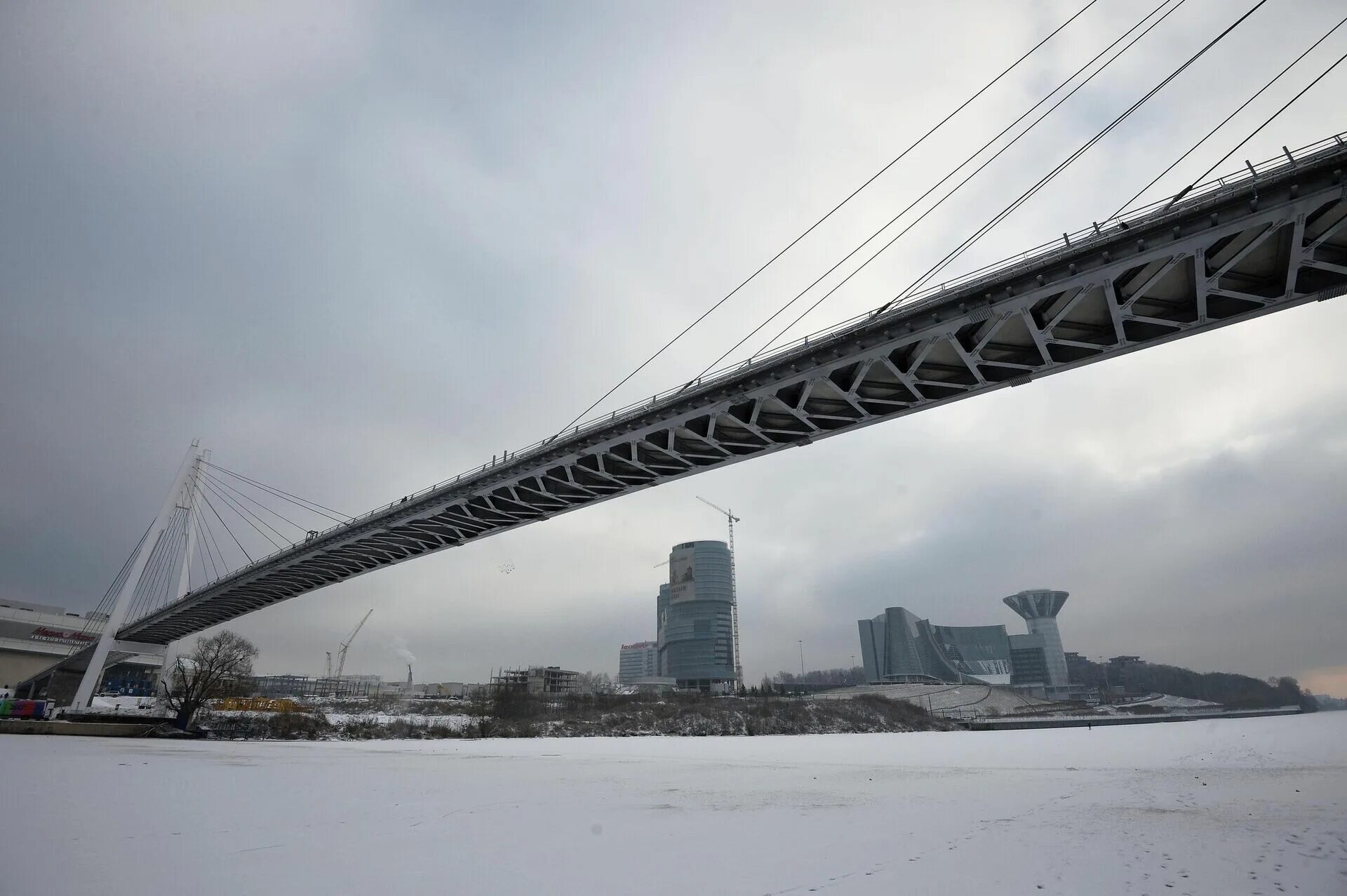 Павшинский мост 3. Павшинский пешеходный мост. павшинский мост москва пешеходный. павшинская пойма мост. павшинская пойма мост через москва реку.