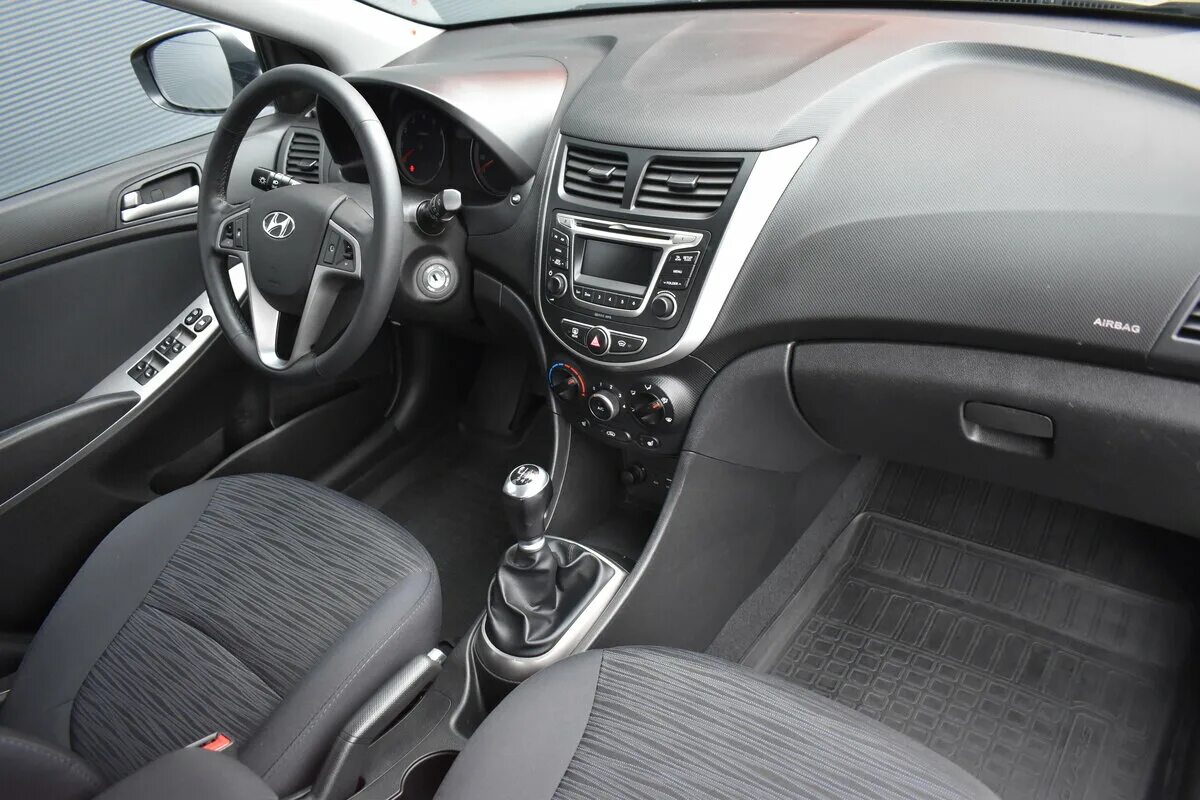 Hyundai solaris 2 салон. хендай солярис 2021 механика 1. солярис 2015 комплектация комфорт. солярис комфорт 1. Hyundai solaris 2011 салон.