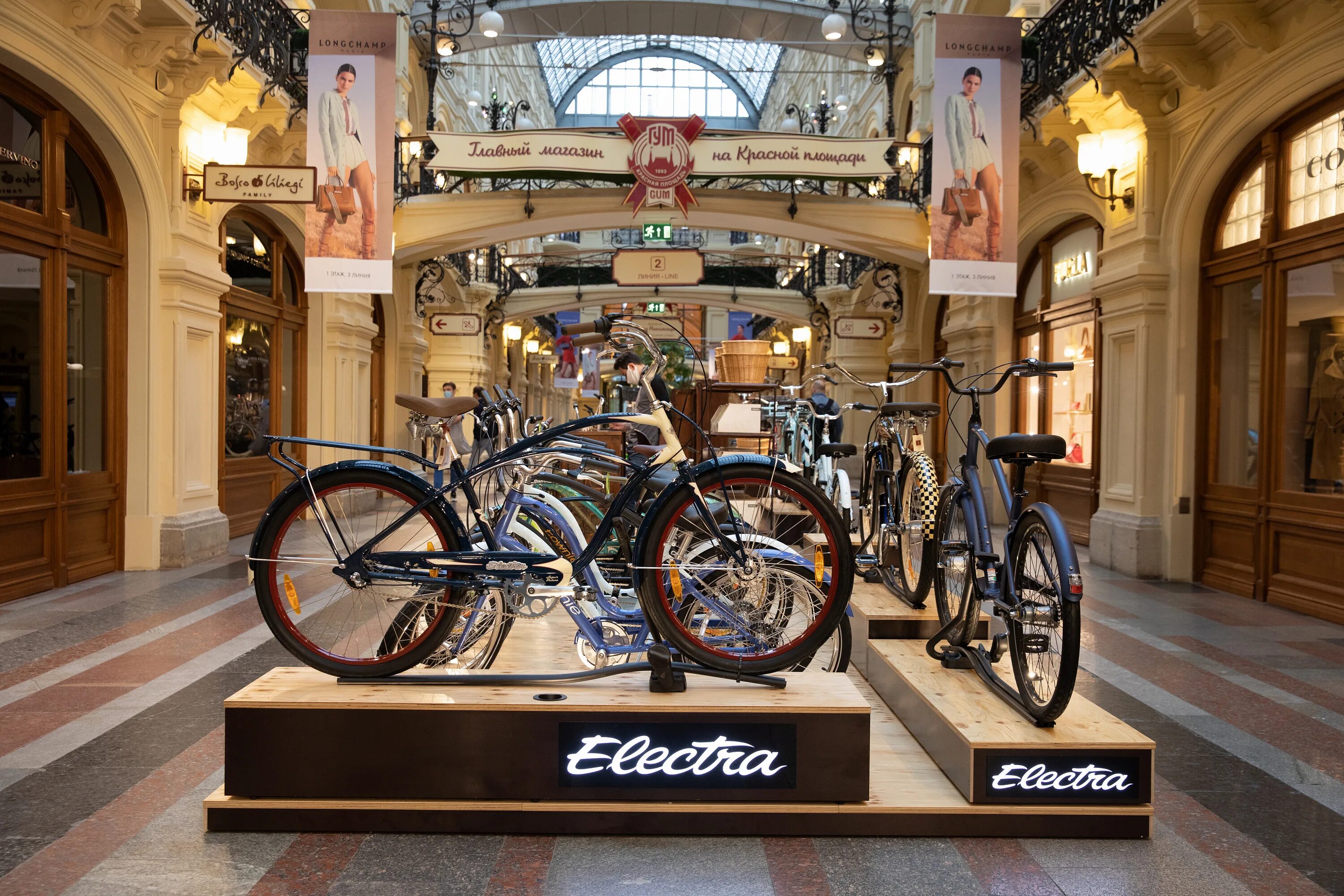 Electra велосипед. Велосипеды в гуме москва. Электра велосипеды москва. Магазин велосипедов electra. Велосипед electra cruiser.