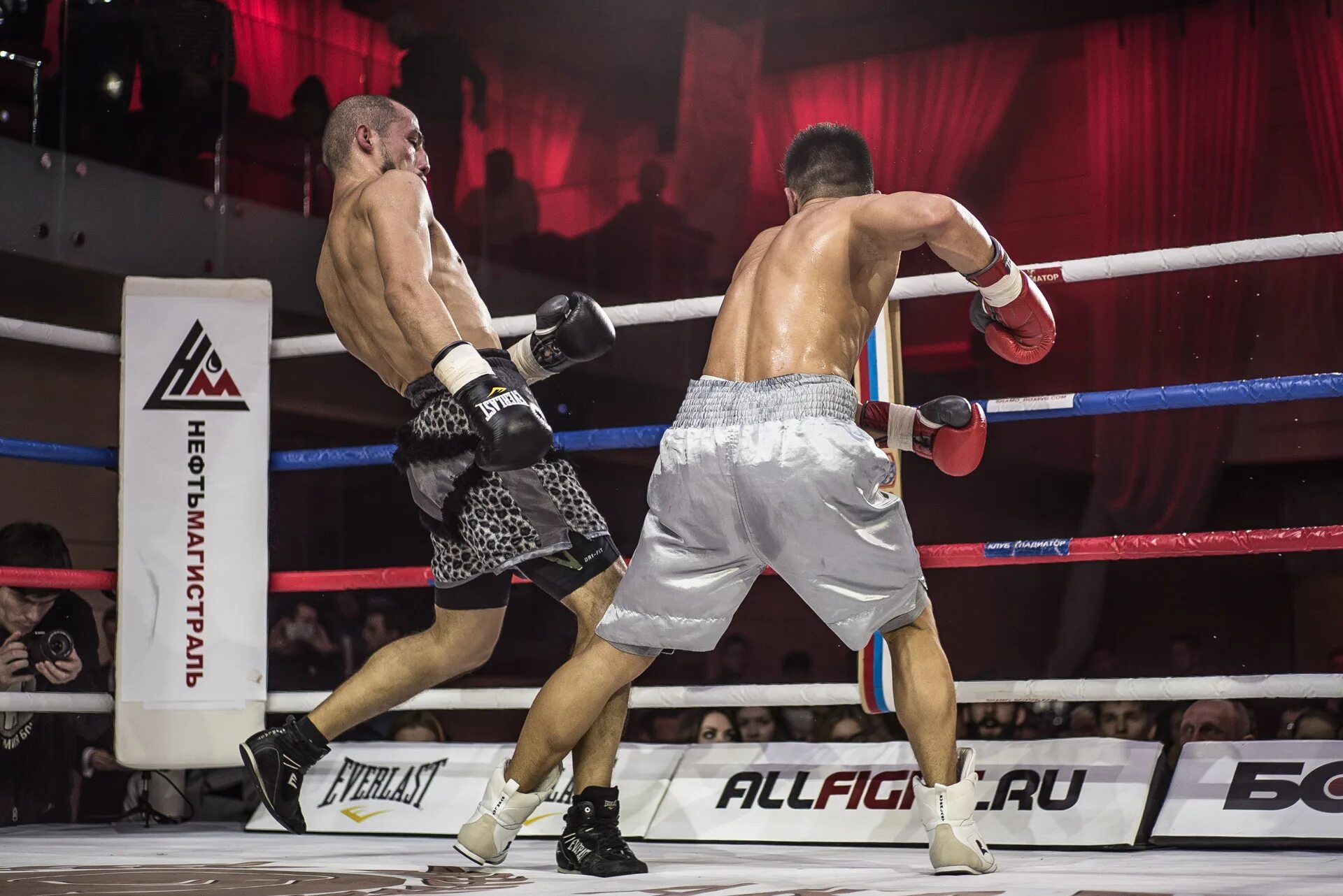 Подошвенный бой в пскове. Профессиональные бои по боксу 2021. Александр колесников бокс. Сколько профессиональных боев. Сколько профессиональных боев.