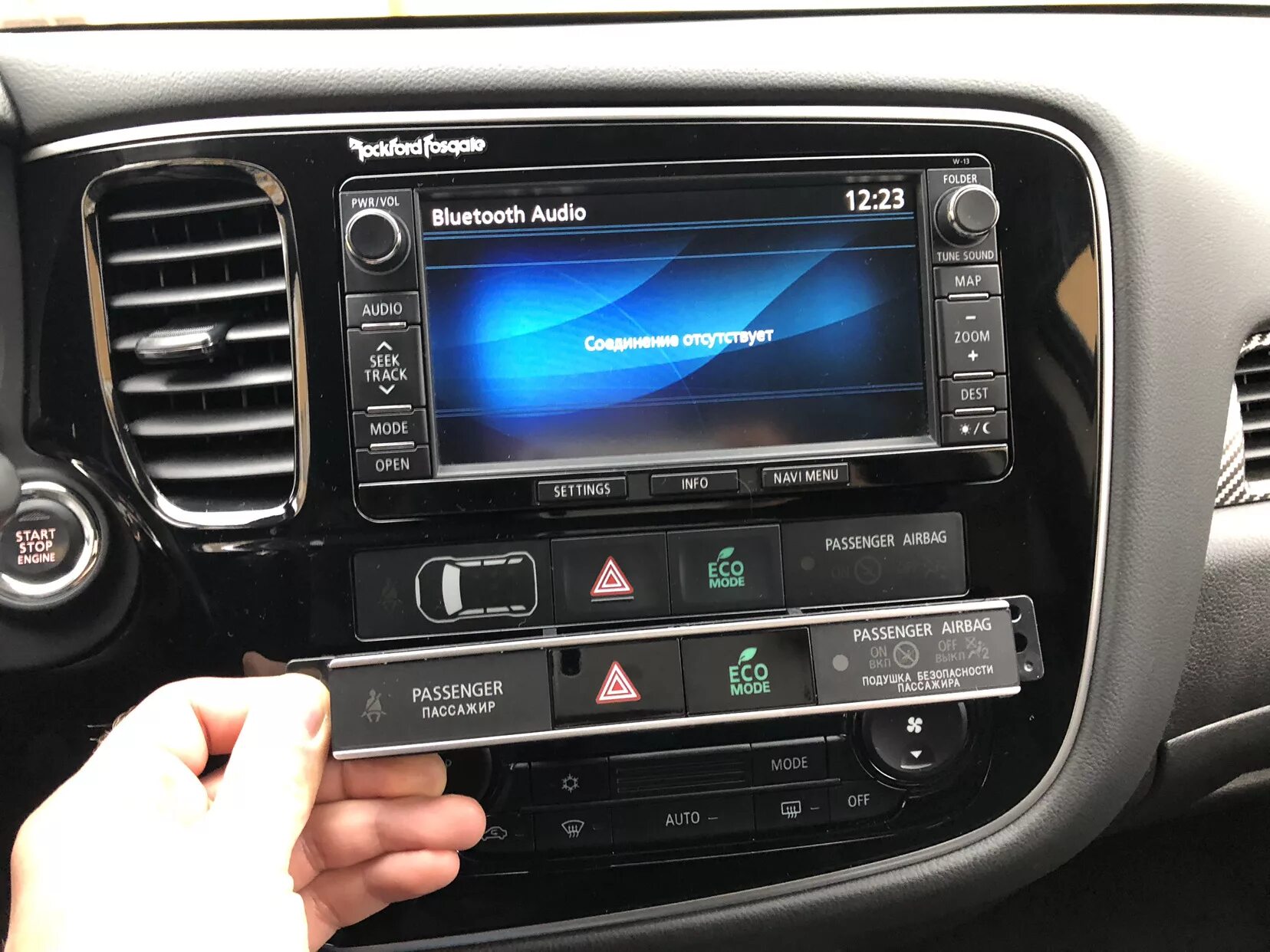 Как подключить блютуз к митсубиси. Панель эко мод аутлендер 3. панель eco mitsubishi outlander 3. кнопка eco mode mitsubishi outlander 3. эко моде митсубиси аутлендер 3.