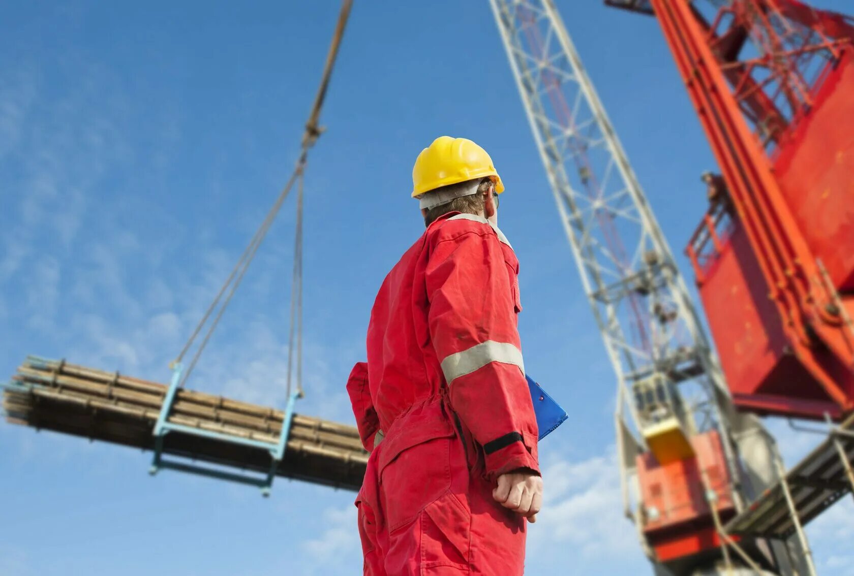 Оператор стропальщик. Стропальщик. Грузчик стропальщик. Монтажник жбк. Стропальщик на стройке.