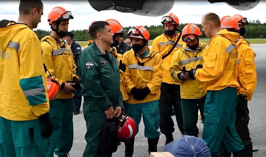 Фбу "авиалесоохрана". Десантник пожарный лесоохраны. Парашютисты пожарные авиалесоохрана. Ми-2 авиалесоохрана. Десант лесоохрана.