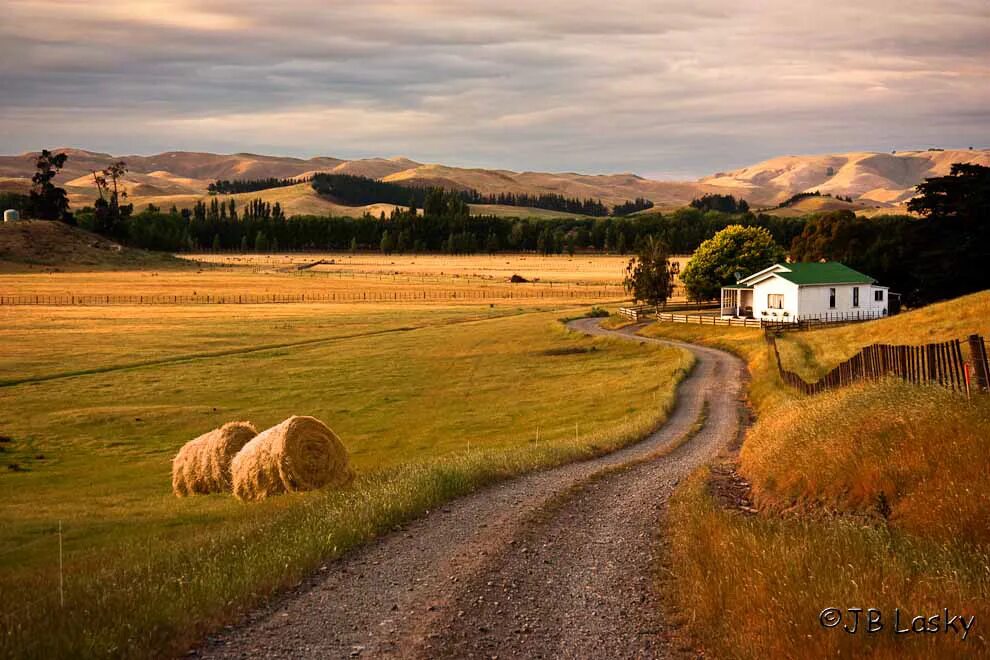 The country s main. Кантри Роудс. Farmland весь мир. Beautiful Country. The Beauty of the countryside.