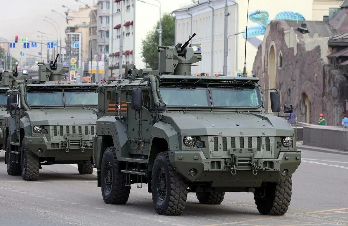 Камаз 53949 тайфун-к 4х4. Камаз 53949 тайфун к 4x4. Бронемашина тайфун. Камаз броневик тайфун. Бронемашина тайфун.