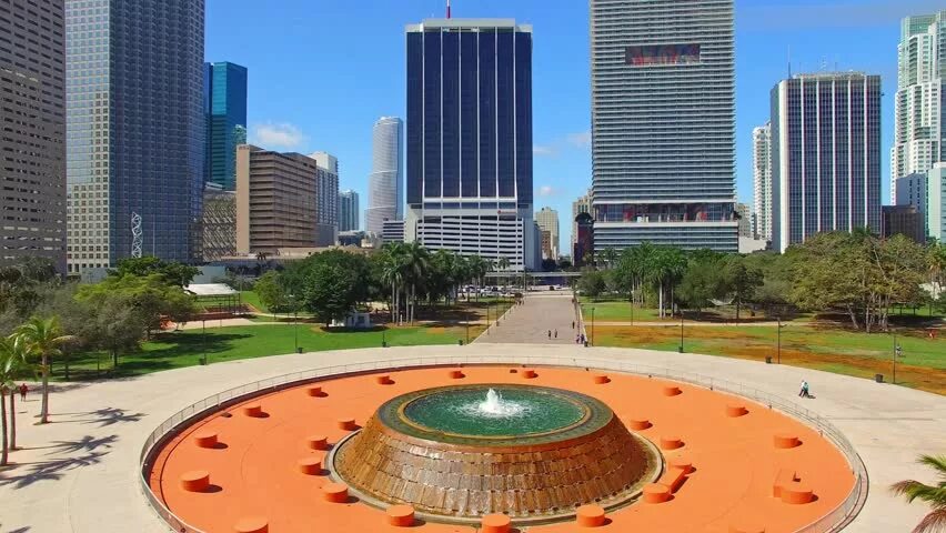 Бэйфронт парк. Бейфронт парк в майами. Двухсотлетний парк майами. Лпммус парк майами. Бэйфронт парк.