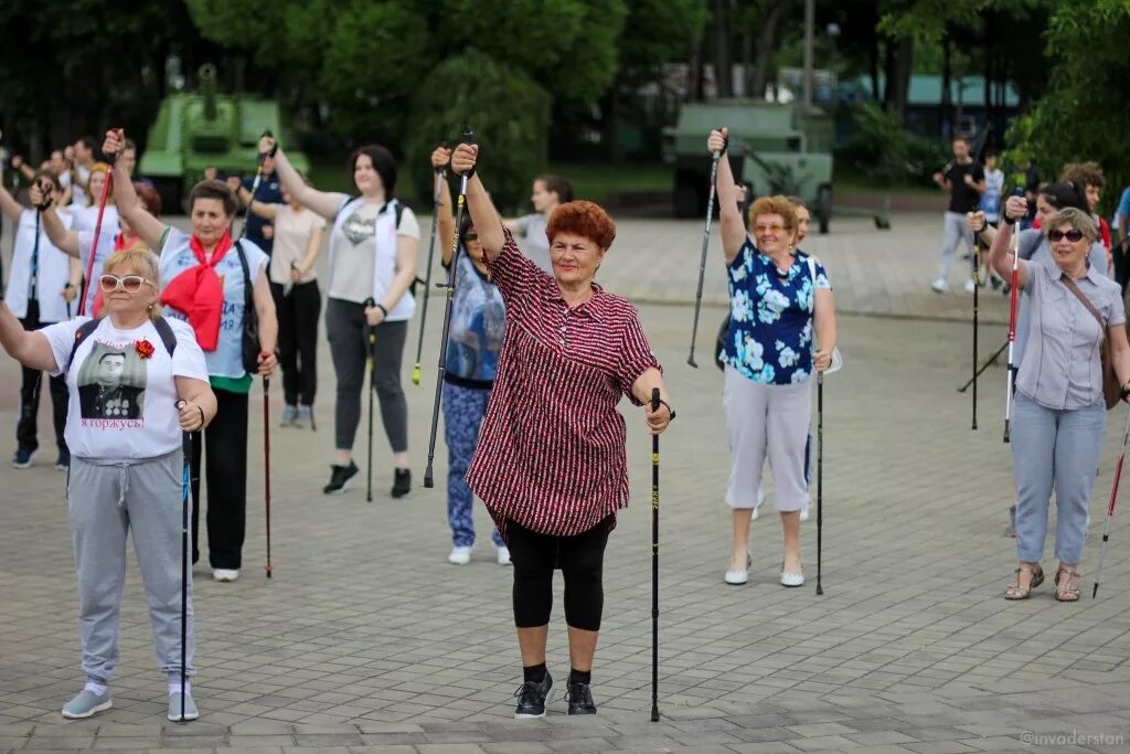 Пенсионеры краснодара. Пенсионеры краснодара. Пенсионеры краснодара. Скандинавская ходьба пенсионеры. Льготы пенсионерам в краснодаре.
