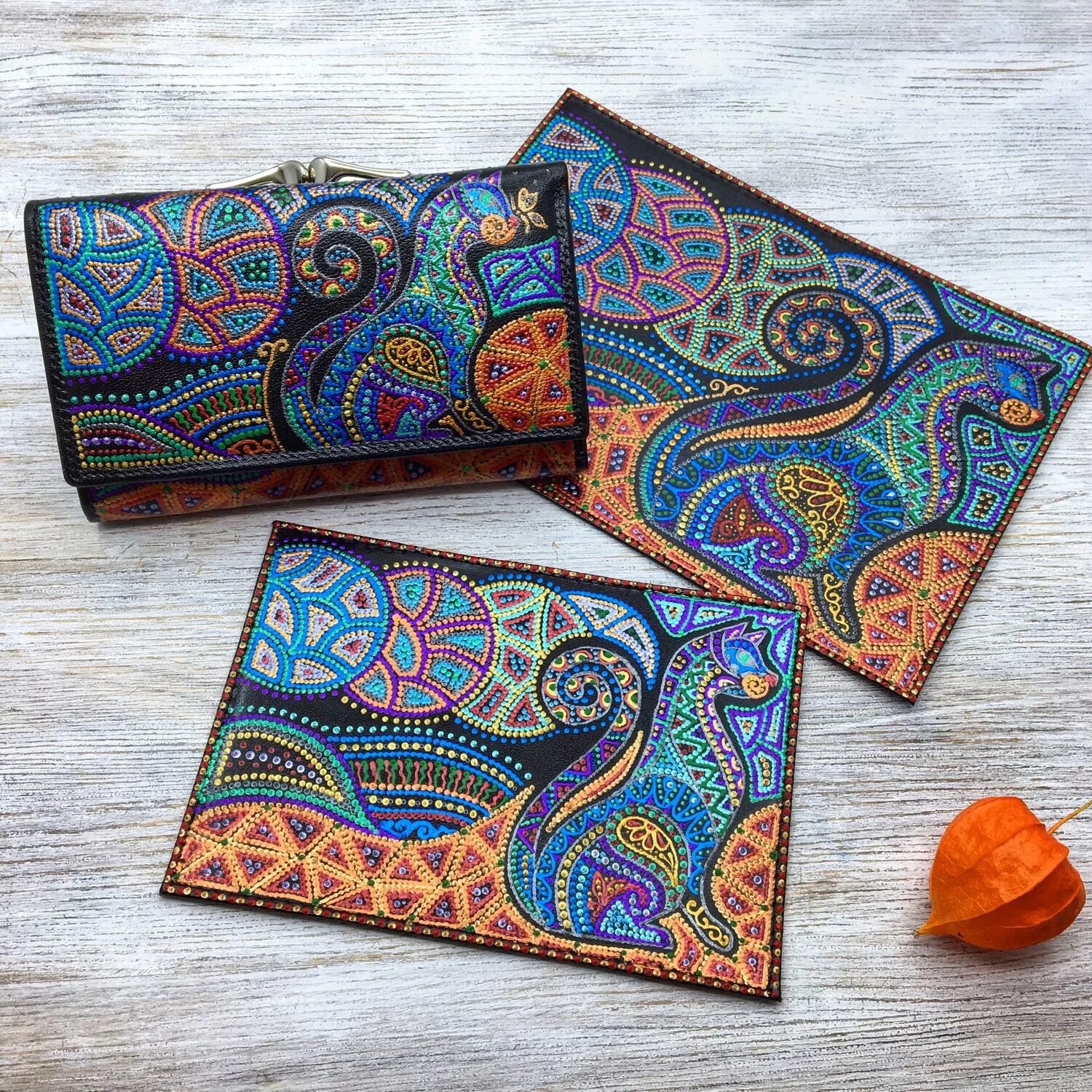 Роспись на коже. Роспись обложек. Роспись блокнота. Роспись ежедневника в точечной технике. Роспись обложек.