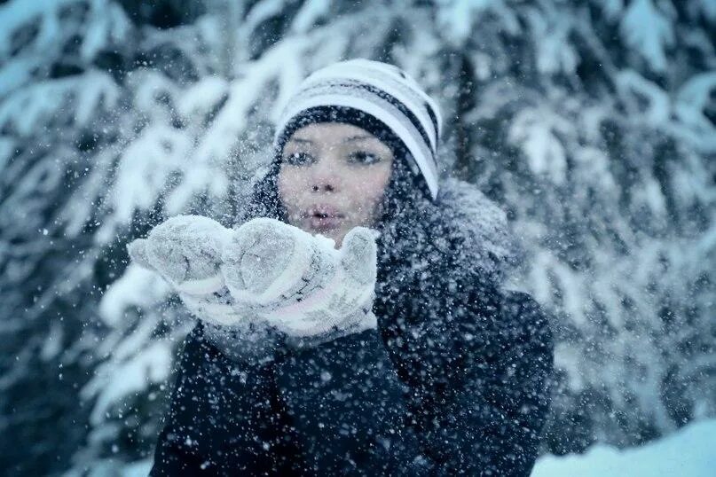 Сегодня падал снег. Снег. Снегопад. Первые снежинки. Девушка Снежинка.