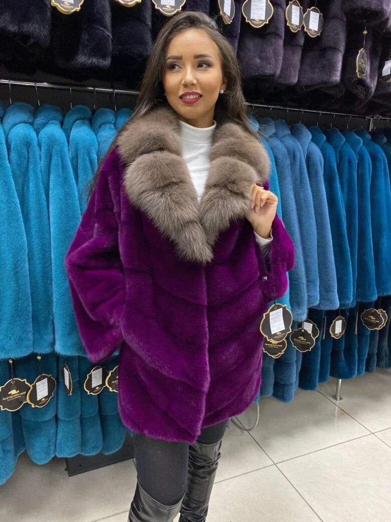 Шубка автоледи голубая норка. Необычные шубы. Шуба ego соболь. Модные цветные шубы. Цветные норковые шубы.