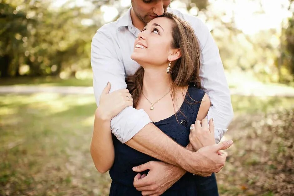 Семья мужчина и женщина. Счастливый ребенок с родителями. Ребенок в семье. Красивые пары. Девушка семью.