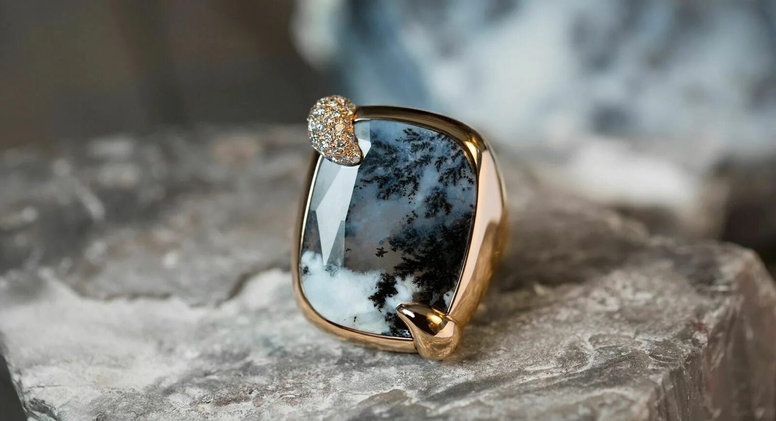 Кольца stone. Pomellato кольцо с камнем. Pomellato серебряное кольцо. Кольца с полудрагоценными камнями. Кольцо с прямоугольным камнем.