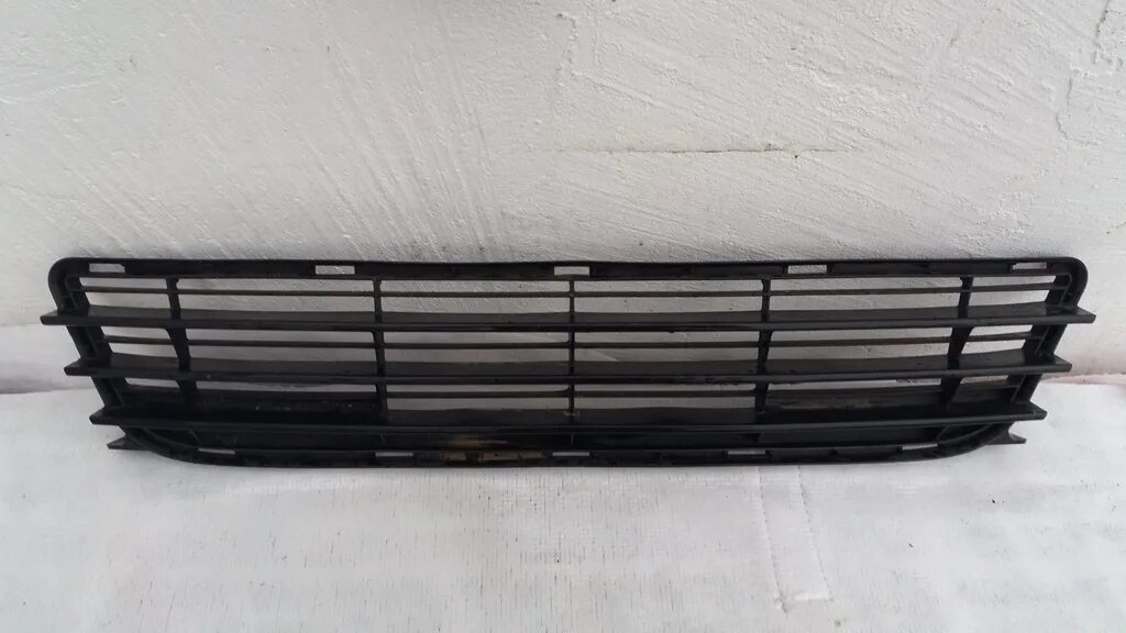 Нижняя решетка бампера toyota verso 2015. Решетка бампера тойота. Решетка радиатора toyota rav4 iii. Заглушка на бампер камри 30. Решетка бампера тойота королла е181.