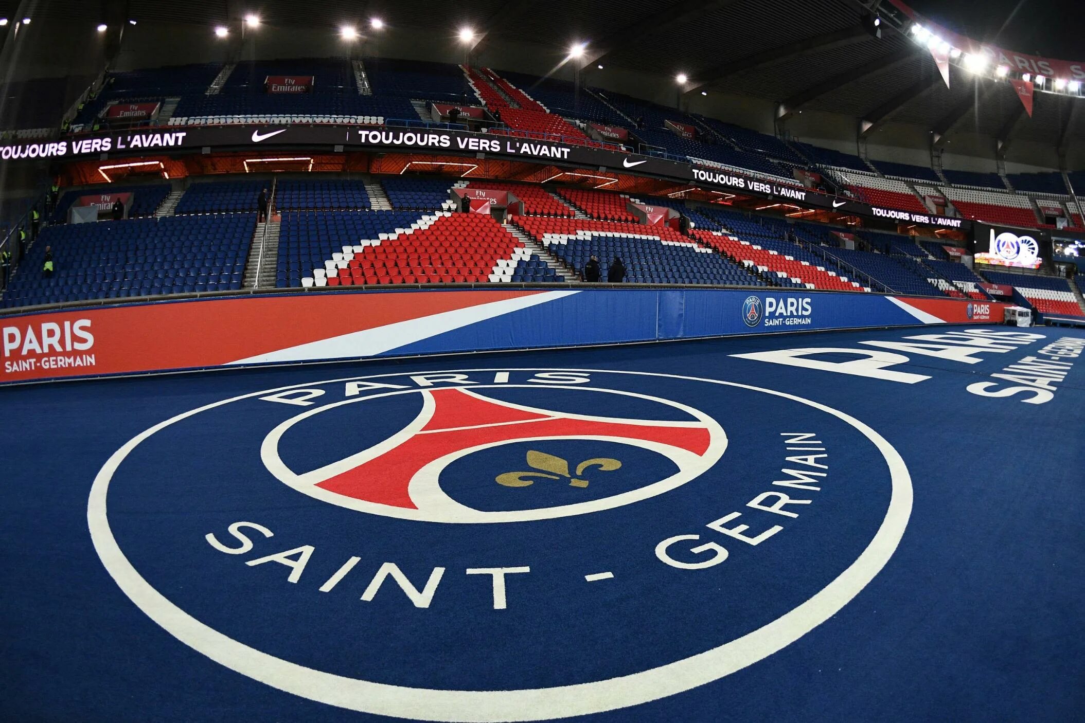 Стадион псж. Арена ПСЖ. PSG Paris Saint-Germain. Футбол стадион ПСЖ.