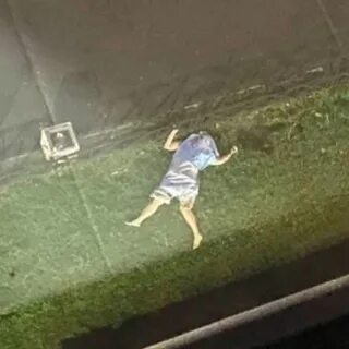 Девочка выбросилась из окна
