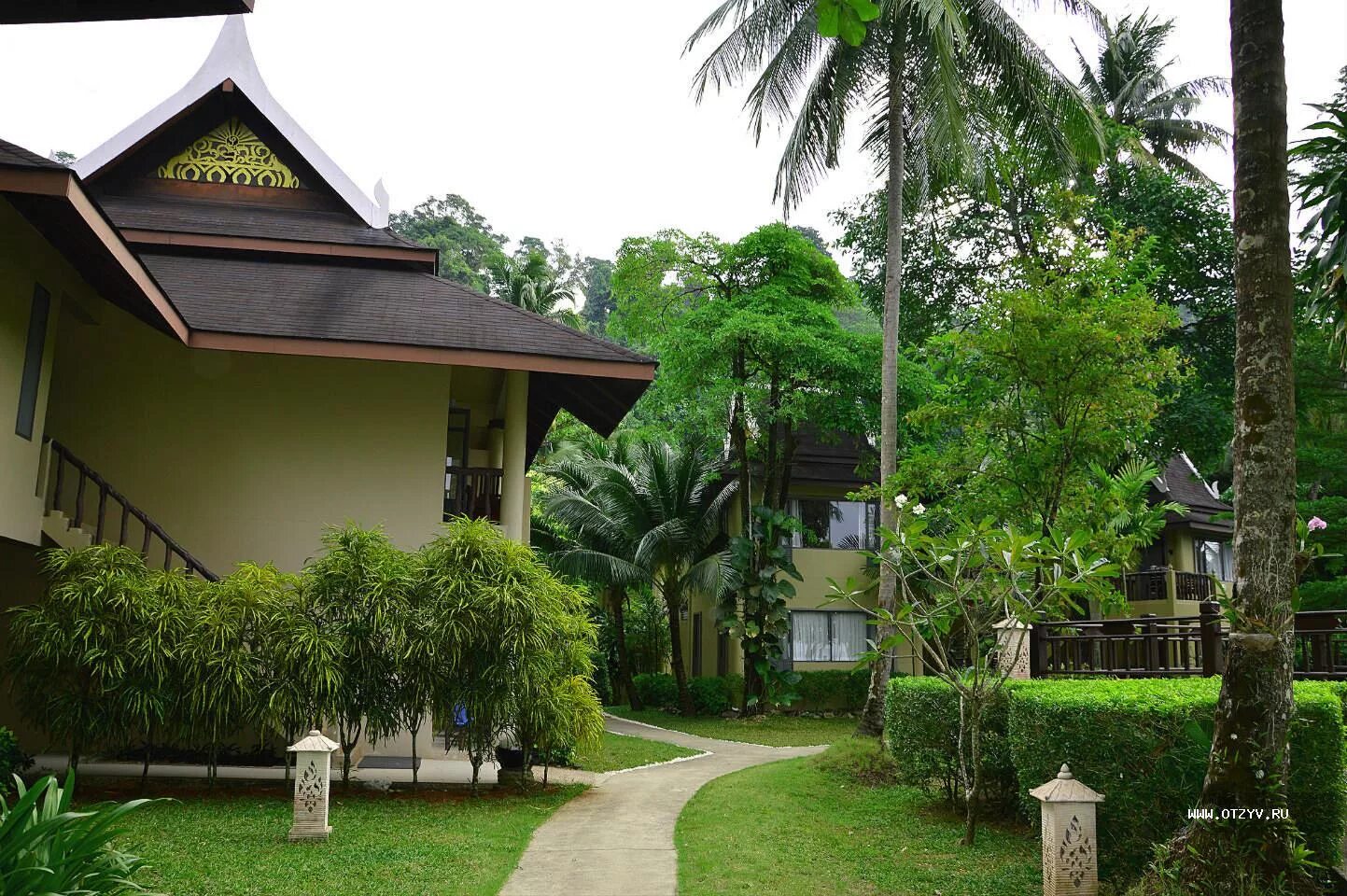 Bhumiyama beach resort. Ко чанг бунгало. Bhumiyama beach. Тантаван резорт ко чанг. Ко чанг bhumiyama.