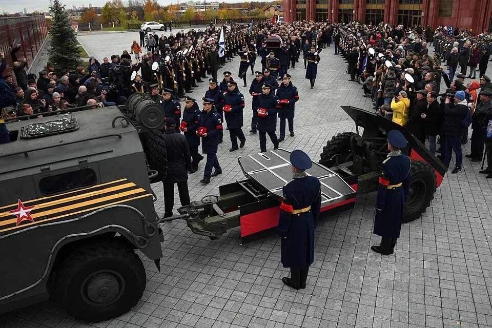 Похороны Леонова Космонавта. Мемориальное кладбище в Мытищах Леонов. Могила Алексея Леонова Космонавта. Леонов космонавт похороны.