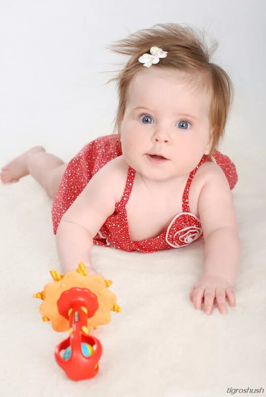 Дети до 1 года. Девочке 8 5 месяцев. Фотосессия 5 месяцев. Девочка 8 месяцев красивая. Доченьке 3 месяца.