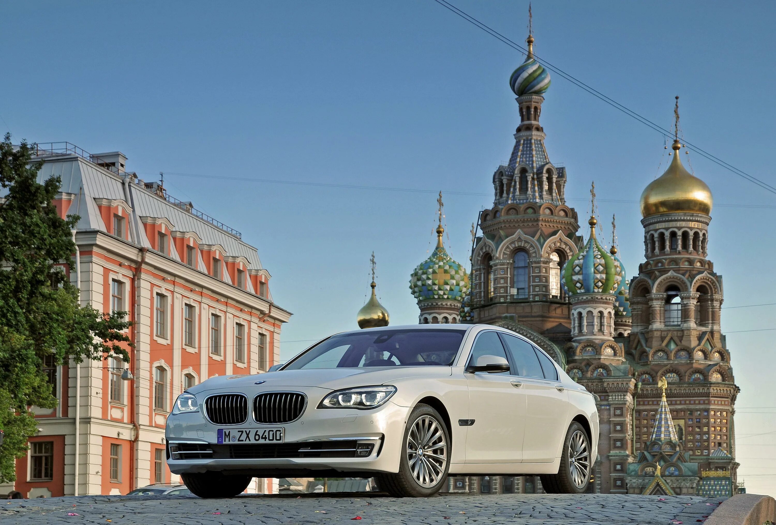 Бмв 7 россия. BMW 750i 2012. БМВ 7 750i. БМВ 7 В Москве. BMW 7 f01 4.4.