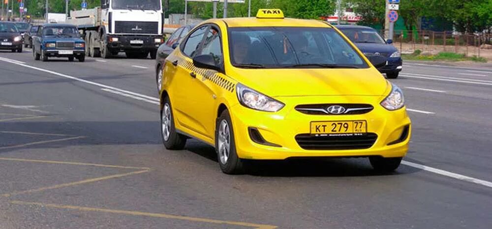 Гос такси москва. Желтые номера. Желтые гос номера. Желтые номера на машине. Желтые номера такси.