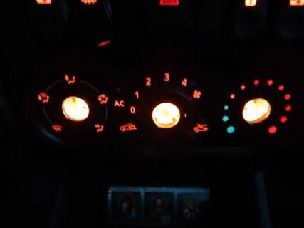Замена лампочек подсветки печки дастера
