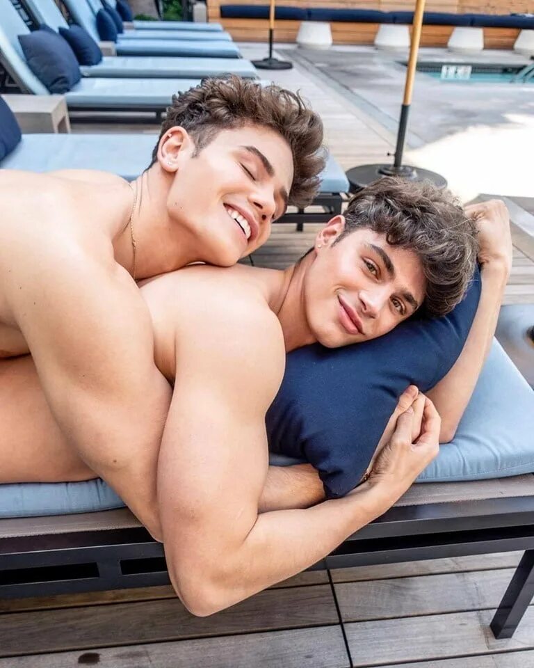 Педро твинс. Мужская любовь. Однополая мужская любовь. Ларс эйкинд. Однополая любовь.