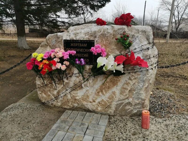 камень скорби в первомайском томской области. памятник жертвам террора – в томске.