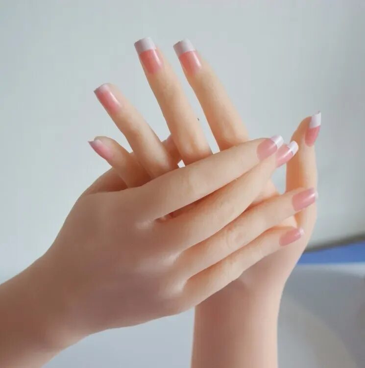 Красивая рука девочка. Красивые руки. Красивые кисти рук. Красивые руки девушки. Рука девушки с ногтями.